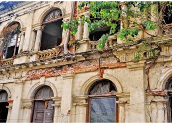 Colombo Identifies 100 Unsafe, Crumbling Buildings