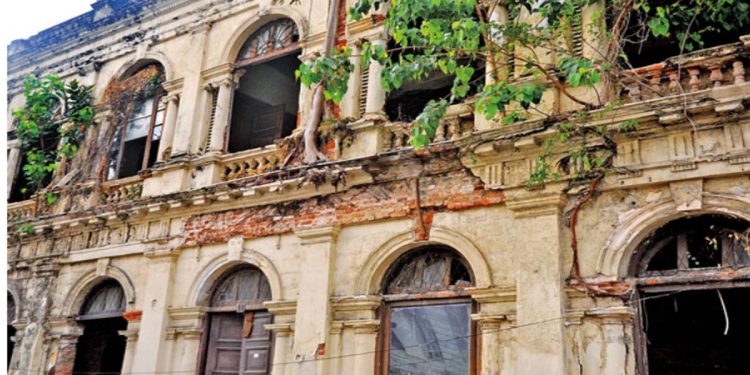 Colombo Identifies 100 Unsafe, Crumbling Buildings