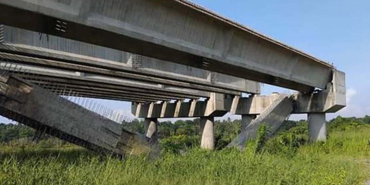 How Did a Massive Concrete Beam on Sri Lanka’s Central Expressway Break in Two? A Critical Question on Construction Quality Emerges! | Sri Lanka Latest News”