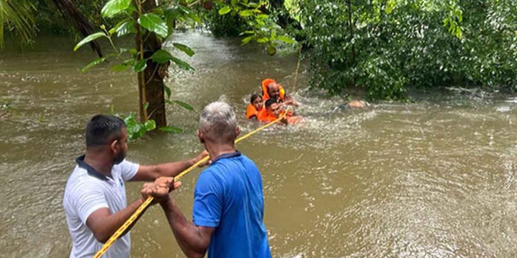 Navy Rescues Family of Three Trapped by Flooding in Mundalama