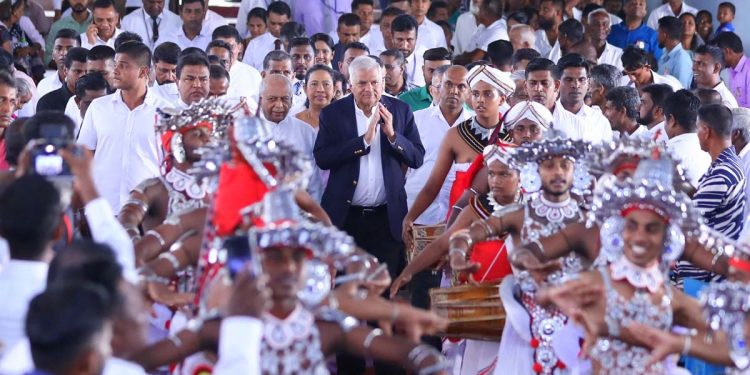 Ranil in Polonnaruwa: Distributing Freehold Land Deeds – Sri Lanka Latest News -PHOTOS