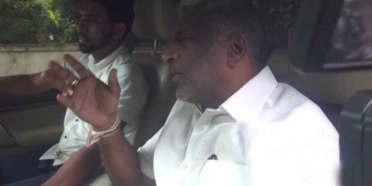 Protest Erupts Outside Pohottuwa Office: Minister Prasanna Booed by Crowd I Sri Lanka Latest News