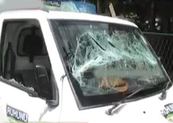 Masked gangsters smashed up a business place in Katugastota! VIDEO I Sri Lanka Latest News