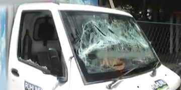Masked gangsters smashed up a business place in Katugastota! VIDEO I Sri Lanka Latest News