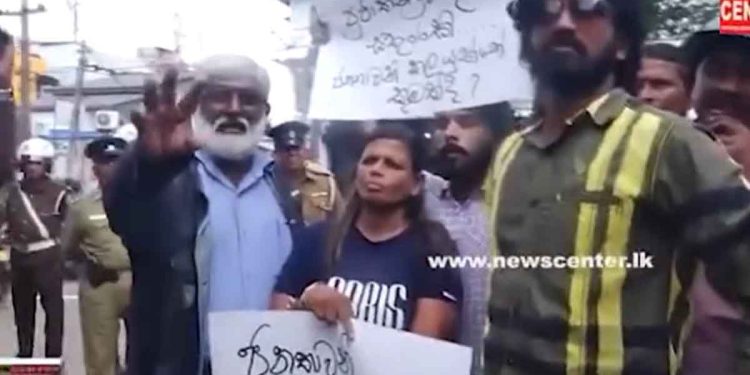 Protests in front of Sirikota against the UNP’s election postponement proposal! VIDEO I Sri Lanka Latest News