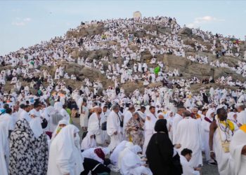 Muslim Pilgrims Gather on Mount Arafat for the Holiest Day of Hajj