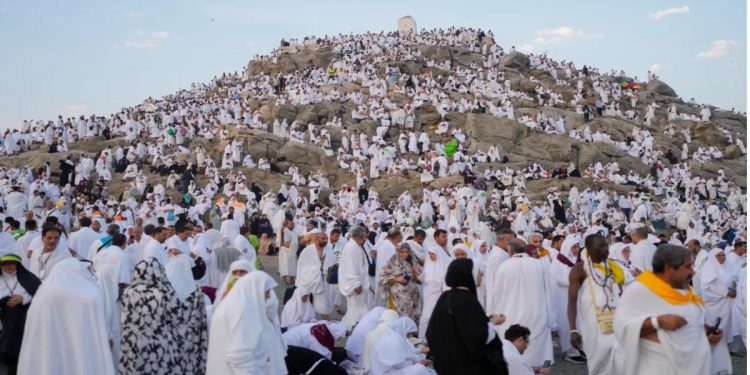 Muslim Pilgrims Gather on Mount Arafat for the Holiest Day of Hajj