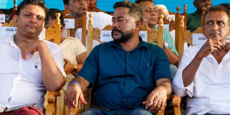 MP Kumarasiri from ‘bud’ joined Sajith’s stage amid cheers in Anuradhapura! VIDEO I Sri Lanka Latest News