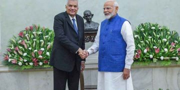 Ranil meets and greets Modi!  PHOTOS I Sri Lanka Latest News