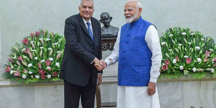 Ranil meets and greets Modi!  PHOTOS I Sri Lanka Latest News
