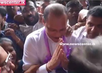 Dayasiri Arrives at Party Headquarters to Cheers from Party Members, Isolating Those Who Joined the Government, Amid Police Presence! VIDEO I Sri Lanka Latest News
