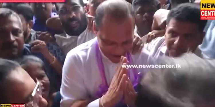 Dayasiri Arrives at Party Headquarters to Cheers from Party Members, Isolating Those Who Joined the Government, Amid Police Presence! VIDEO I Sri Lanka Latest News