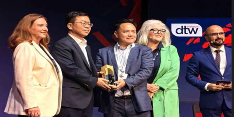 Huawei and China Mobile Wins the TM Forum 2024 “People and Planet” Excellence Award