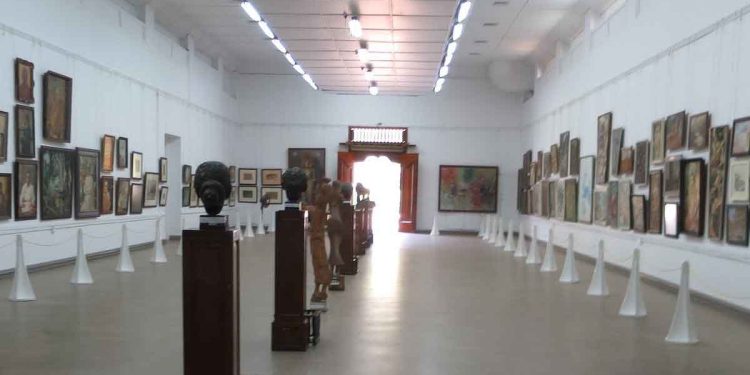 Thieves Infiltrate Art Gallery: 14 Centuries-Old Paintings Missing | Sri Lanka Latest News