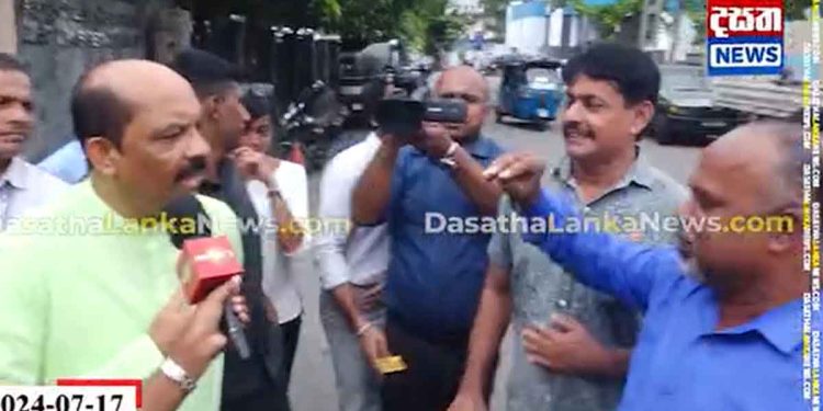 UNP General Secretary Range Engages with Voters Demanding Votes at Election Commission, Heated Debate Ensues; Leaves in a Super Audi with Bodyguards [VIDEO]