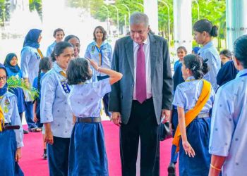 Ranil Awards President’s Medals to 2000 Girl Scouts in BMICH Ceremony! PHOTOS | Sri Lanka Latest News