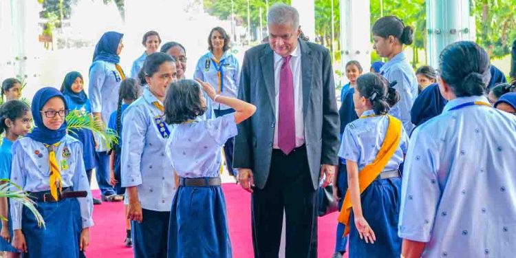 Ranil Awards President’s Medals to 2000 Girl Scouts in BMICH Ceremony! PHOTOS | Sri Lanka Latest News