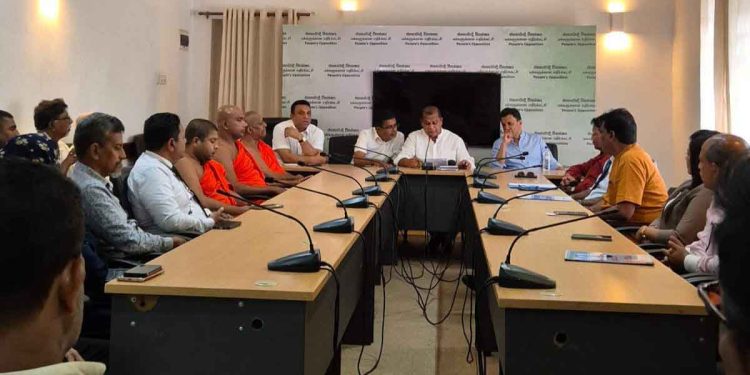 Northern Leaders Sumanthiran, Angajan, Siddharthan, and Adeikkilanadan Unite; Eastern Leaders Hakeem and Rishad Follow Suit; Southern Leaders Also Join Opposition – Many Former SLFP Heavyweights Gather at Opposition Leader’s Office! [PHOTOS]