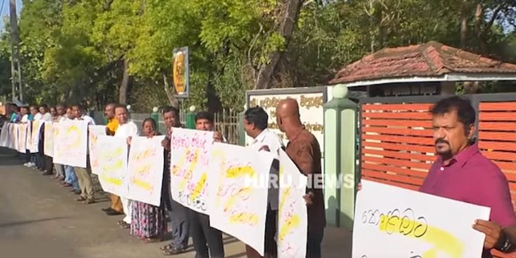 People of Ampara Protest Against Halting Smart Classrooms for Poor Children Under the Sakwala Program! VIDEO | Sri Lanka Latest News