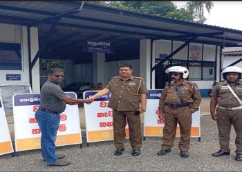 Siyapatha Finance PLC Donates Sign Boards to Police for ‘Devinuwara Esala Perahera’