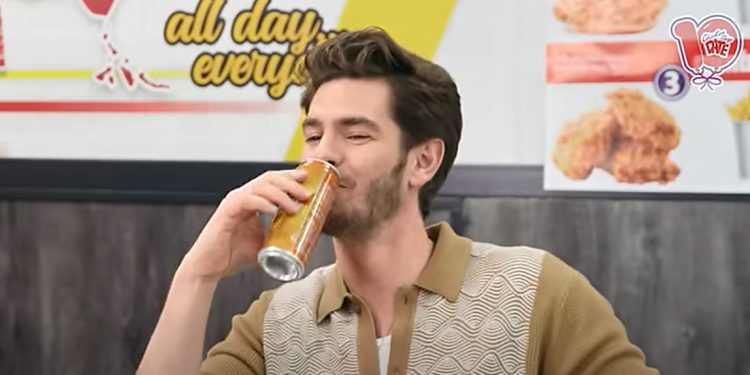 Spider-Man Star Andrew Garfield Spotted Enjoying Sri Lankan EGB on Popular YouTube Show Chicken Shop Date