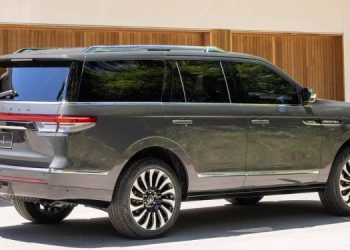 Luxury Vehicles Seized in Kandy Raise Concerns Over Illegal Imports Amid Sri Lanka’s Vehicle Shortage