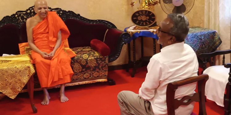 Imtiaz Bakir Marker Receives Blessings at Kandy’s Asgiri and Malwatu Maha Viharas After Becoming SJB President
