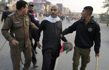 Pakistani Police Arrest Thousands of Imran Khan Supporters Ahead of Rally Demanding His Release