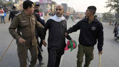 Pakistani Police Arrest Thousands of Imran Khan Supporters Ahead of Rally Demanding His Release