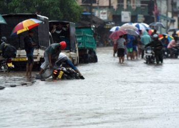 Severe Weather Affects 20 Districts in Sri Lanka: Over 330,000 Impacted, 6 Dead, 6 Missing