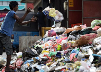 Improper Garbage Disposal in Galle Fort Raises Concerns, Discourages Tourists