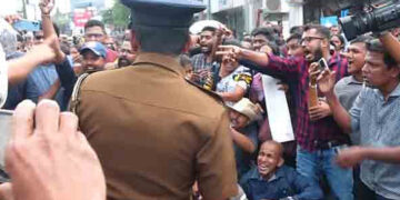 Police Identify Suspect in Stabbing of Officers During Isurupaya Education Ministry Protest
