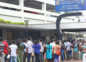 Long Queues Return to Battaramulla Immigration Department, Public Frustrated Over Delayed Services