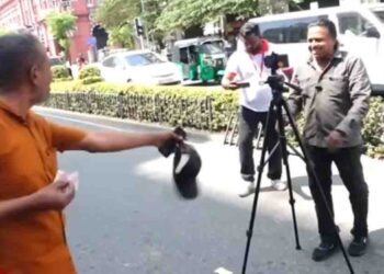 Tension Erupts Outside CID as MP Namal Rajapaksa Gives Statement; Police Intervene to Defuse Conflict