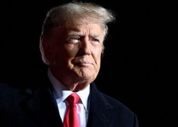 Donald Trump Claims Countries Would “Kick My Ass” to Negotiate Tariffs at Republican Dinner