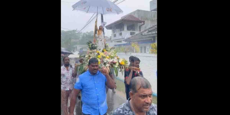 Easter Sunday Procession Held at St. Sebastian’s Church in Katuwapitiya Despite Heavy Rain