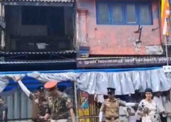 Police Officer Caught on Video Abusing Military Personnel at Kandy Tooth Relic Exhibition