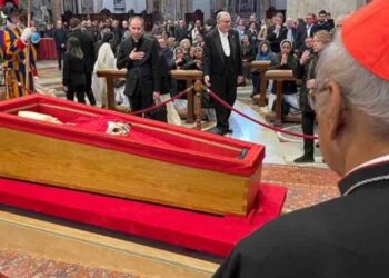 Cardinal Malcolm Ranjith Pays Final Respects to the Pope