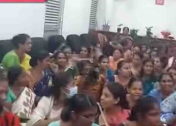 Tension at Education Ministry as Teachers Stage Sit-In Protest Demanding Solutions