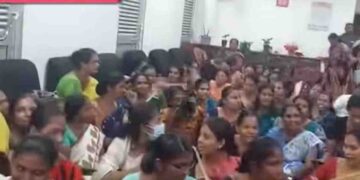Tension at Education Ministry as Teachers Stage Sit-In Protest Demanding Solutions