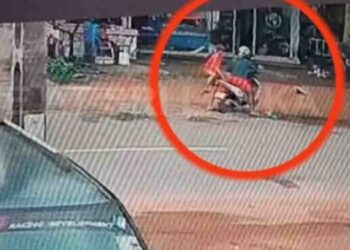 Sword-Wielding Group Storms Shop in Kiribathgoda Town