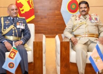 Army Commander Meets Air Force Commander at SLAF Headquarters in Colombo