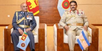 Army Commander Meets Air Force Commander at SLAF Headquarters in Colombo