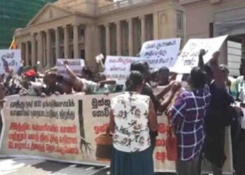 Protest Led by Wasantha Mudalige and Lahiru Weerasekara Sparks Tension at Presidential Secretariat