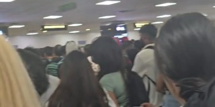 Severe Passenger Congestion Reported at Bandaranaike International Airport