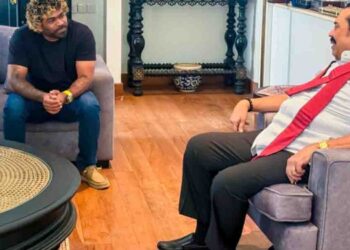 Lasith Malinga Meets Former President Mahinda Rajapaksa at Wijerama Mawatha Residence