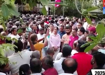 Crowds Gather at Carlton House to Inquire About Former President Mahinda Rajapaksa’s Health