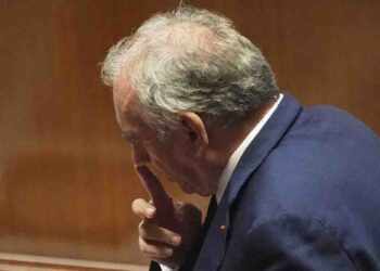 Defeated by a vote of no confidence! The French government collapses! | Sri Lanka Latest News
