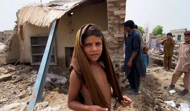 Pakistan’s Middle Class Struggles as Poverty Rate Climbs to 25.3%, Warns World Bank