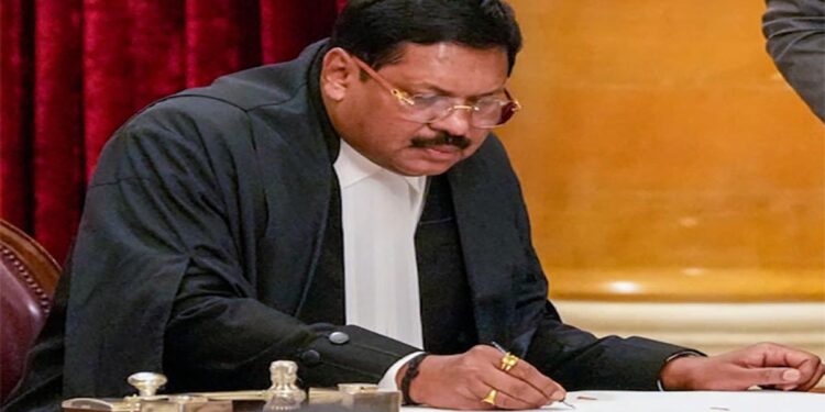 India’s Chief Justice Targeted with Shoe in Courtroom Religion Row